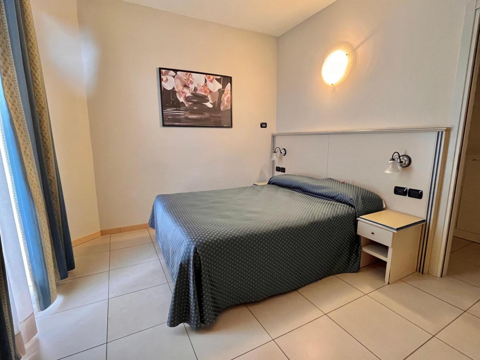 Hotel Lovere Resort & Spa Екстериор снимка